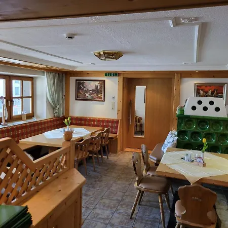 Restaurant Liesele Sonne 酒店 皮茨河谷圣莱昂哈德